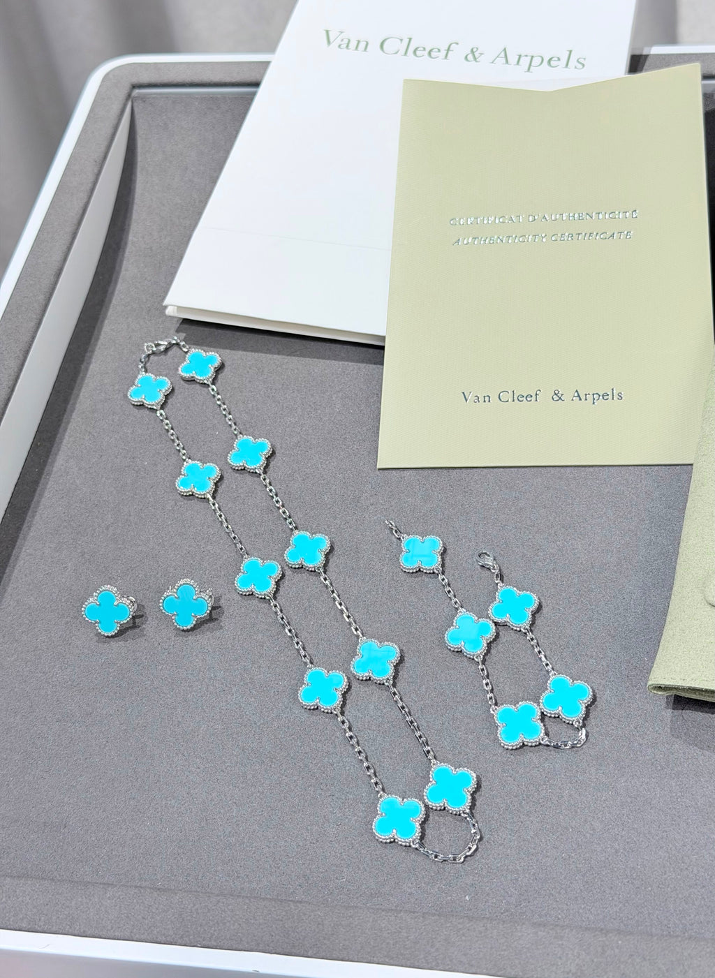 VAN CLEEF & ARPELS: WHITE GOLD AND TURQUOISE  SET